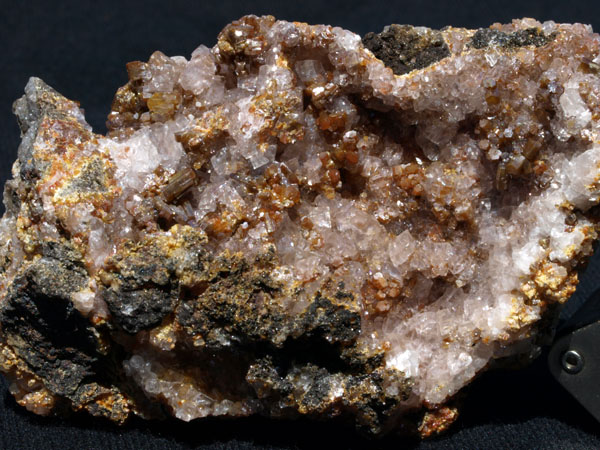2199_Vanadinite-Calcite_Chihuahua_Mexico