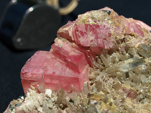 %_tempFileName0208b_Rhodochrosite_LakeCounty_CO%