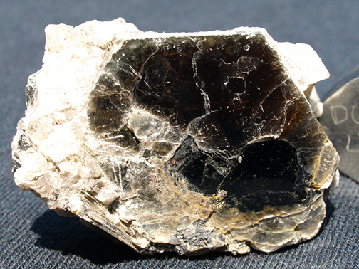 %_tempFileName0322_Muscovite_StricklandQuarry_Portlandt_CT%