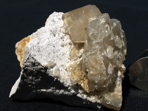 %_tempFileName0379_Barite_Hunan_China%