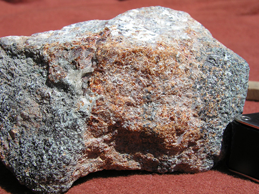 %_tempFileName0696_Chondrodite_TillyFosterMine_Brewster_NY%