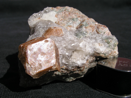 %_tempFileName0730_Garnet-varEssonite_Minot_ME%