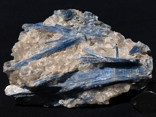 %_tempFileName0956_Kyanite_MinasGerais_Brazil%
