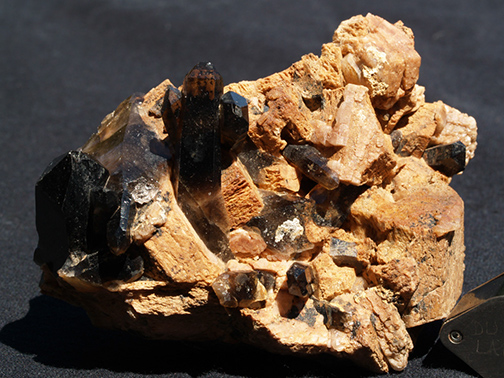 %_tempFileName1003a_Quartz%20var%20Smoky,%20K-feldpar_CO_USA%