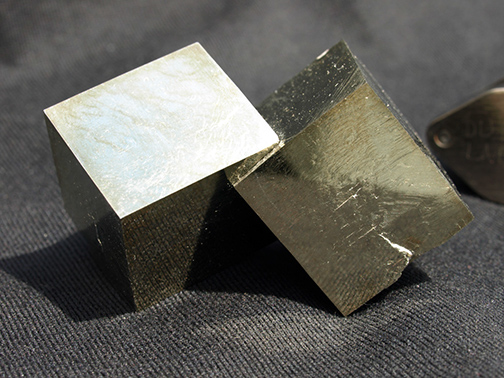 %_tempFileName1459a_Pyrite_Navajun_LaRioja_Spain%