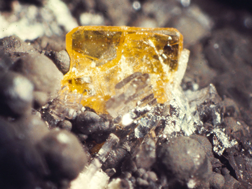 %_tempFileNameWulfeniteHemimorphite_79XAZCrop%