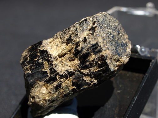 %_tempFileName2627_Tourmaline%20var%20Dravite_nrBiermannQuarry_Bethel_CT_USA%