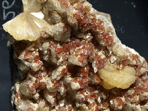 %_tempFileName2695-2_Heulandite,%20Calcite,%20Stilbite_O&GQuarry_Southbury_CT_USA%