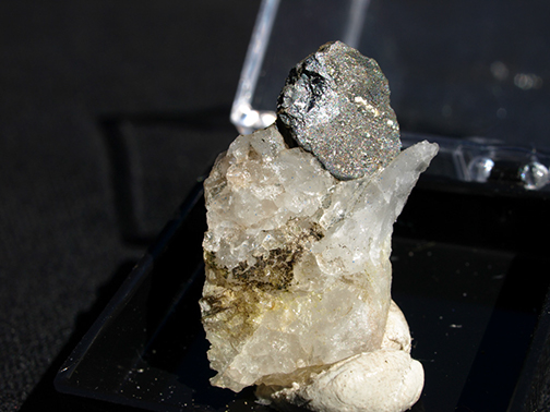 %_tempFileName2941_Ilmenite_OldLitchfieldMines_Torrington_CT_USA%