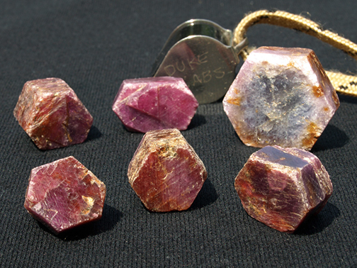 %_tempFileName3135a_Corundum_Tulear_Betroka_Madagascar%