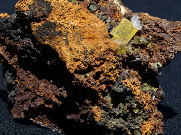 2145b_Wulfenite_Mexico