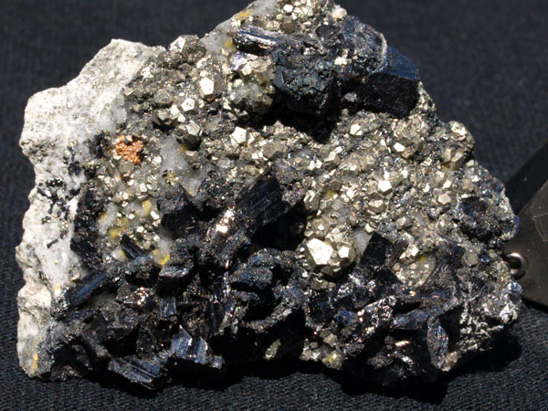 2157a_Enargite-Pyrite_Quiruvilca_Peru