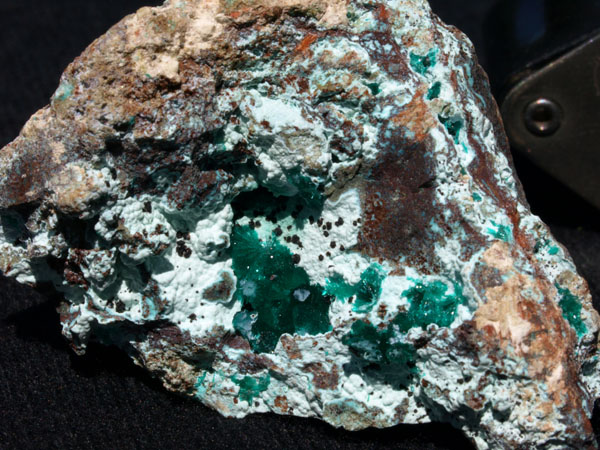 2209a_Dioptase-Apophyllite-KInoite_ChristmasMine_GilaCounty_AZ