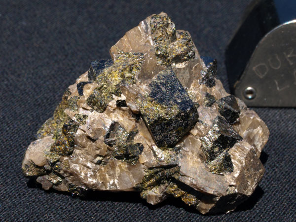 2489a_Franklinite-Calcite_Franklin_NJ
